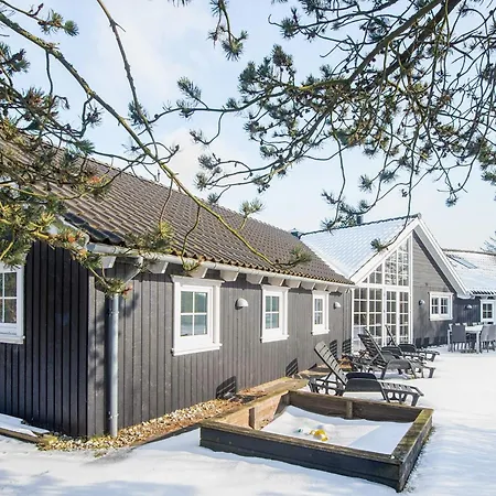 14 Person In Holiday home